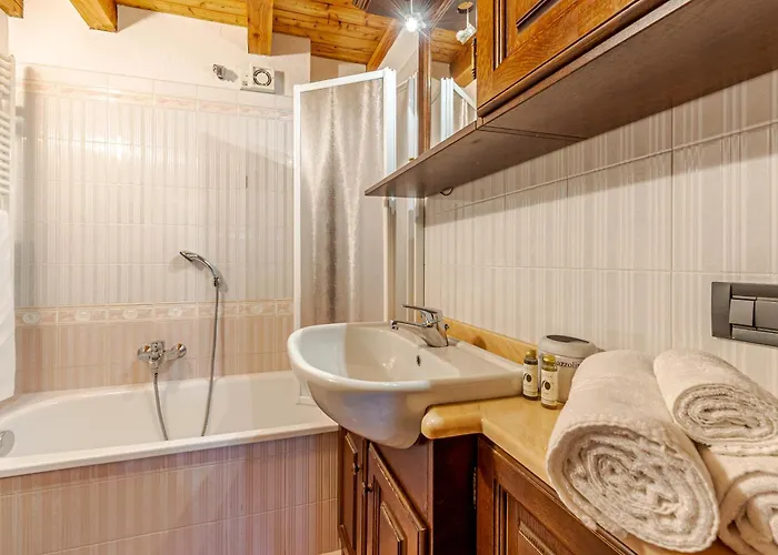 アパート Casa Beatrice - Wifi, Parcheggio E Vista Montagna - Cour 0231 クールマイユール